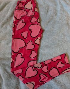 NWOT LULAROE HEARTS ONE SIZE LEGGINGS.